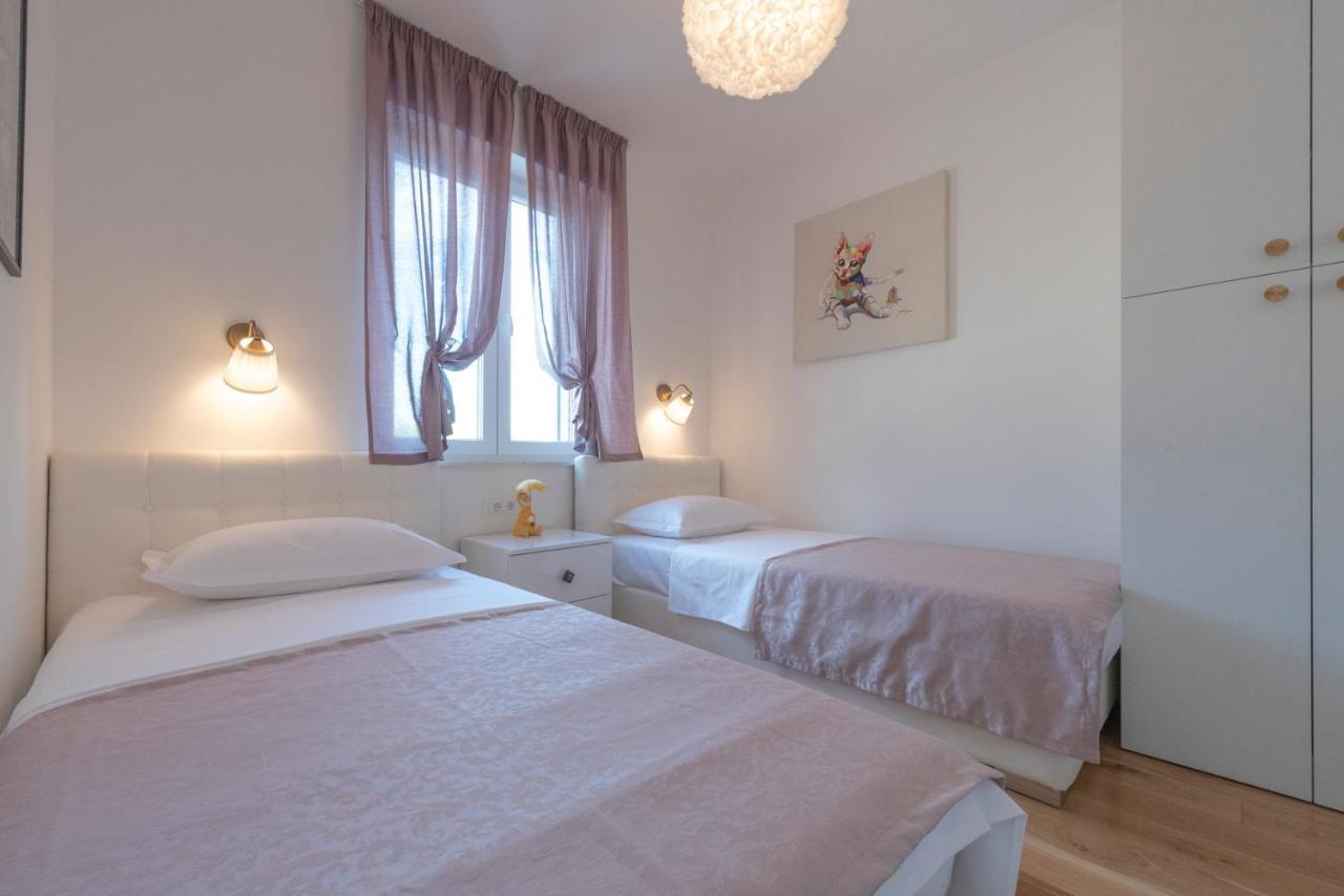 Sunny Bo Villa With A Heated Pool And Rooftop Jacuzzi Kaštela Exterior foto